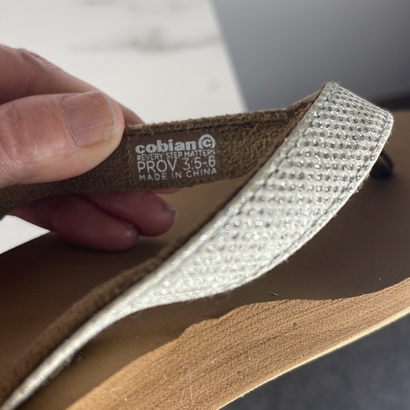 Used Flip Flops Size 5-6 - Picture 3 of 3